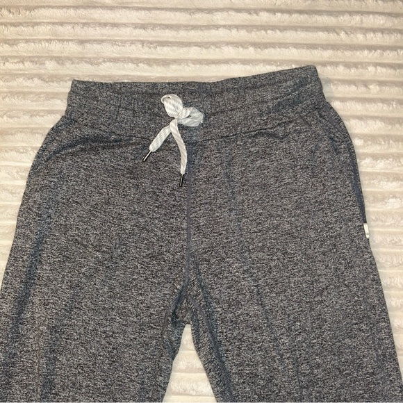Vuori Women's Gray Jogger Pants - Picture 2 of 8